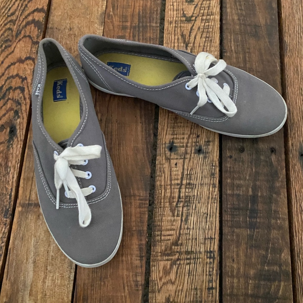 Ked’s Gray Canvas Shoe, 7.5